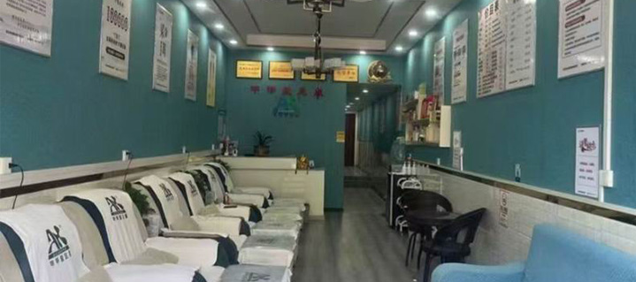 热烈祝贺:某医药公司连锁品牌杨总、马总，加盟爱足康联营店!与总部一起打造店中店模式