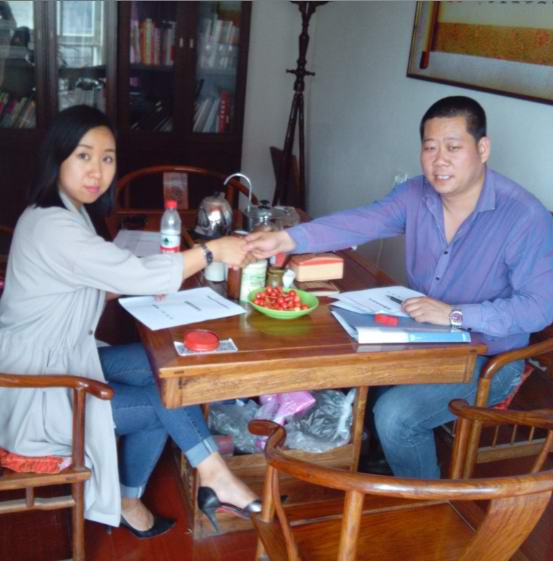 热烈祝贺石家庄郎女士爱足康旗下品牌艾上艾加盟成功！