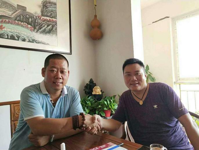 热烈祝贺:全国总代理张狮子介绍工地老板:赵金山赵总加盟爱足康成功。