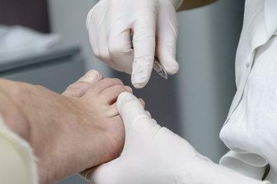 洛阳爱足康修脚堂|泡脚要注意哪些问题